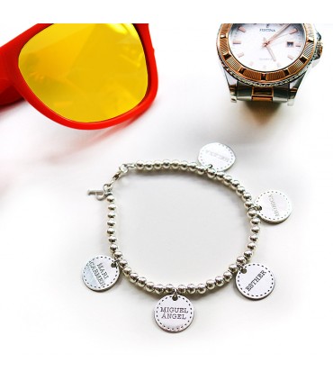 Pulsera personalizada de plata con medallas y nombres grabados