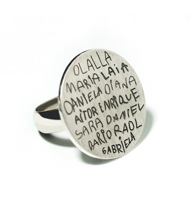 Anillo de plata personalizado con nombres o dibujos