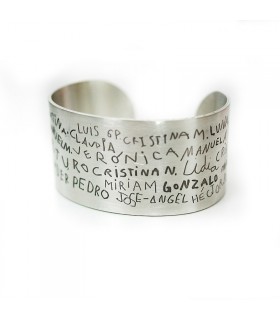 Brazalete personalizado grabado con nombres de niños de puño y letra para el profe