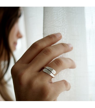 anillo personalizado de plata con grabado