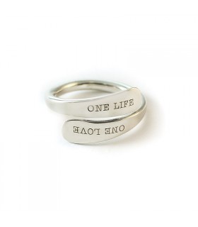 anillo personalizado de plata con grabado