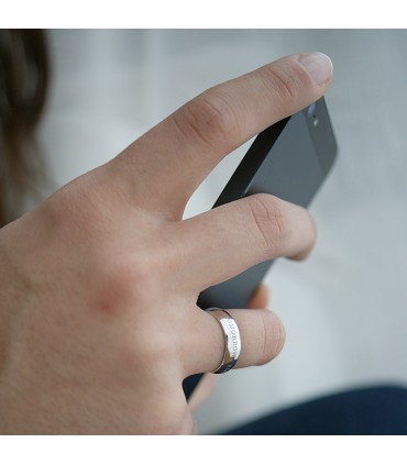 anillo personalizado de plata con grabado