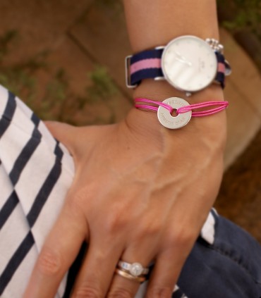 pulsera personalizada de plata grabada con nombres o dibujos