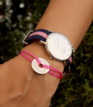 pulsera personalizada de plata grabada con nombres o dibujos