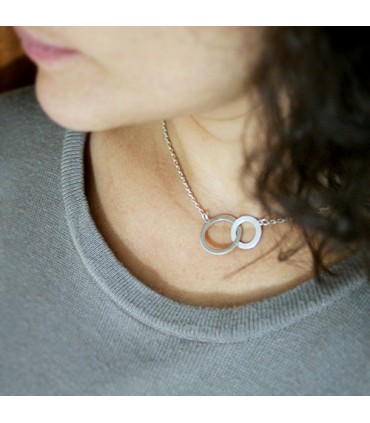 collar personalizado de plata con grabado Hitch