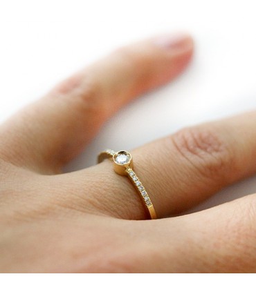 Anillo de compromiso oro rosa y diamantes