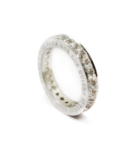 anillo personalizado de plata grabado con nombres y circonitas