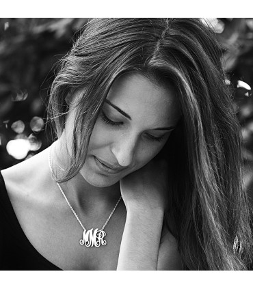 Collar personalizado de plata monograma con varias letras
